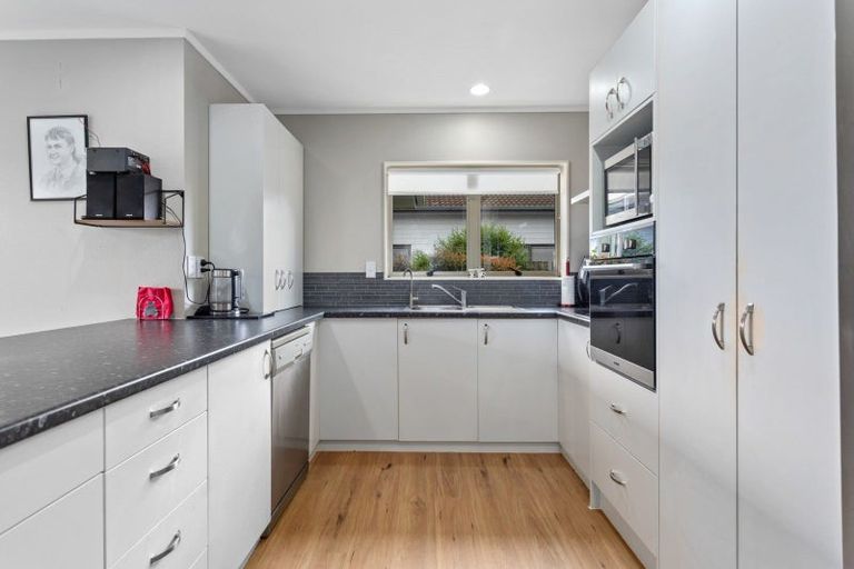 Photo of property in 13 Edgewater Grove, Whakatane, 3120