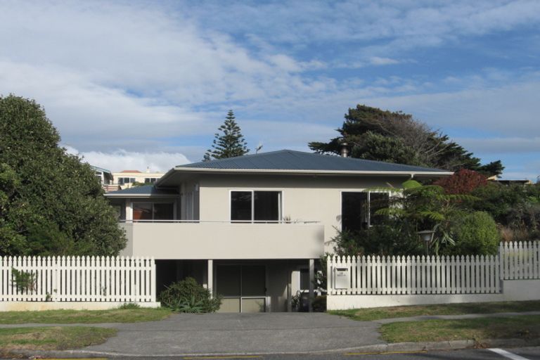 Photo of property in 10 Garden Road, Raumati Beach, Paraparaumu, 5032