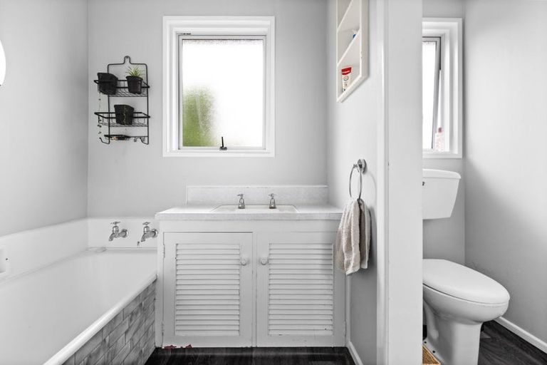 Photo of property in 4 Lerwick Street, Tamatea, Napier, 4112