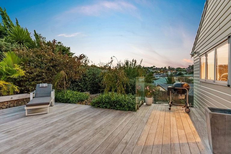 Photo of property in 23 Esther Place, Red Beach, 0932