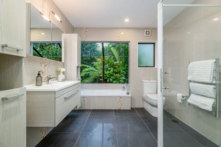 Photo of property in 576c South Titirangi Road, Titirangi, Auckland, 0604