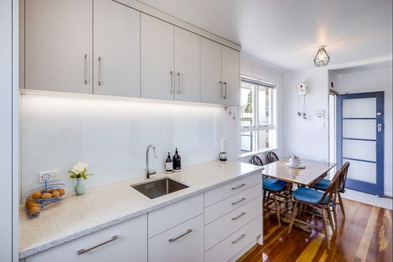 Photo of property in 4 Totara Street, Taradale, Napier, 4112