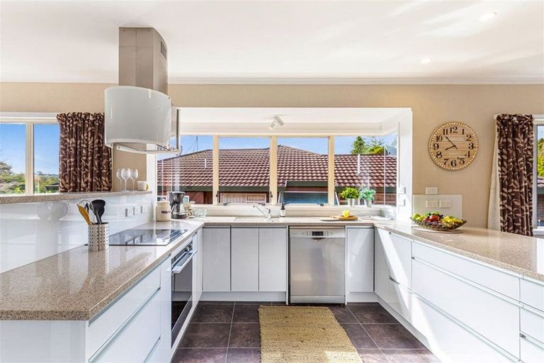 Photo of property in 9 Bayside Drive, Browns Bay, Auckland, 0630