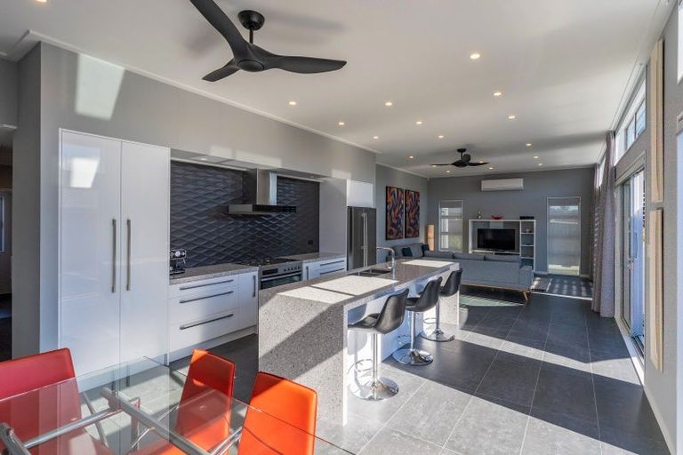 Photo of property in 30a Moana Street, Otaki Beach, Otaki, 5512