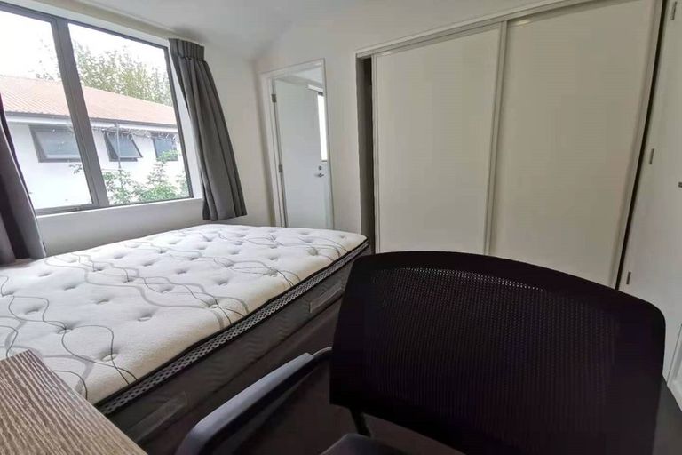 Photo of property in 1/2 Montana Avenue, Ilam, Christchurch, 8041