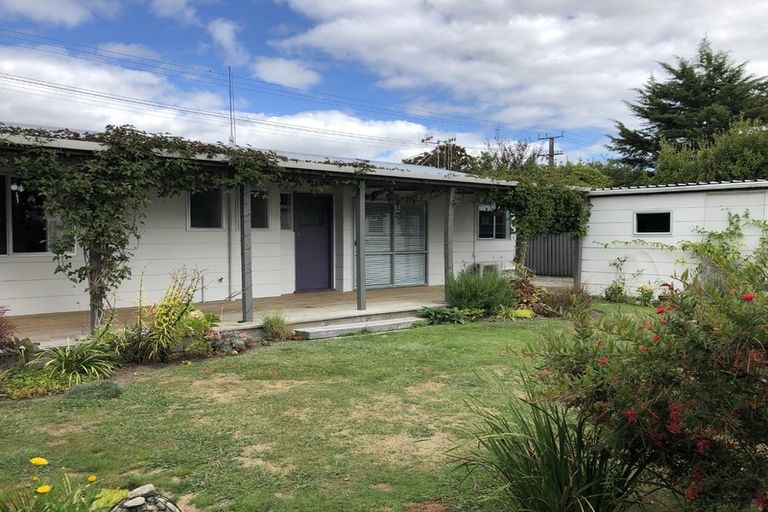 Photo of property in 645 Queen Street East, Levin, 5510