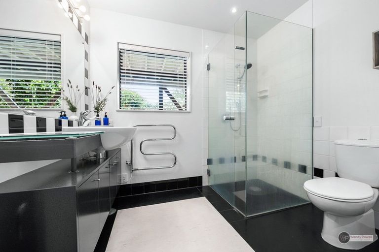 Photo of property in 33b Pekanga Road, Normandale, Lower Hutt, 5010