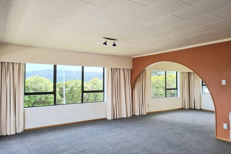 Photo of property in 177 Holborn Drive, Stokes Valley, Lower Hutt, 5019