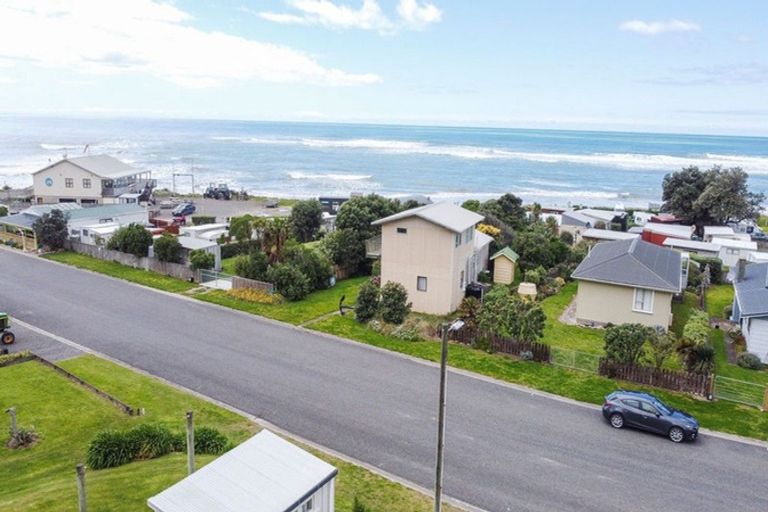 Photo of property in 68 Akitio Esplanade, Akitio, Pongaroa, 4991