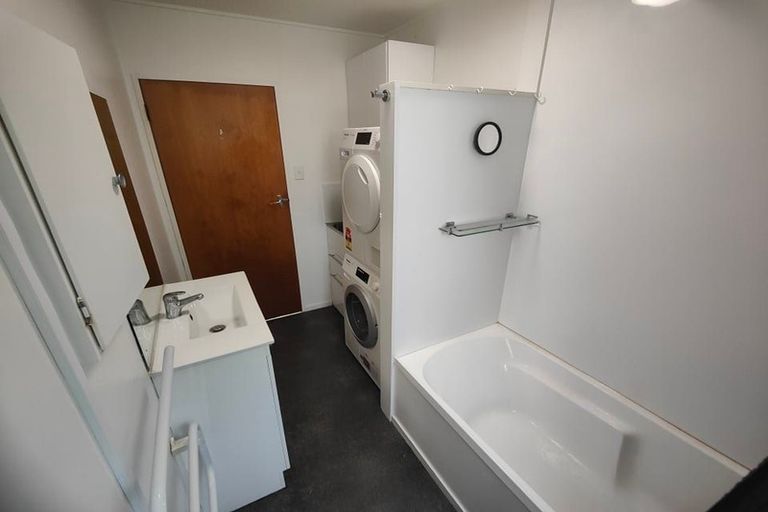 Photo of property in 2/19 Pirie Crescent, Moera, Lower Hutt, 5010