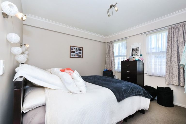 Photo of property in 36 Roberts Road, Matakatia, Whangaparaoa, 0930