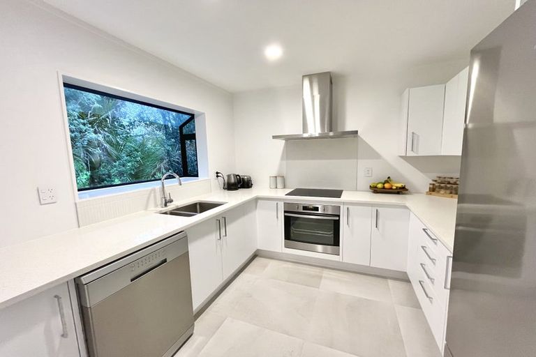 Photo of property in 1/85 Verran Road, Birkenhead, Auckland, 0626