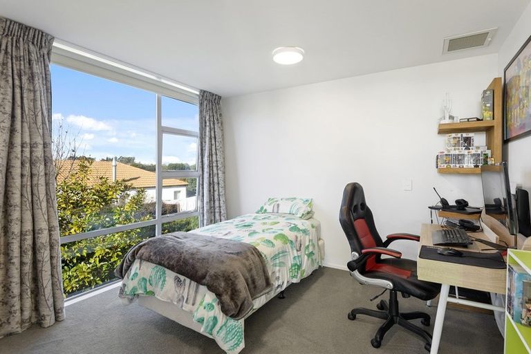 Photo of property in 6 Haddon Lane, Harewood, Christchurch, 8051