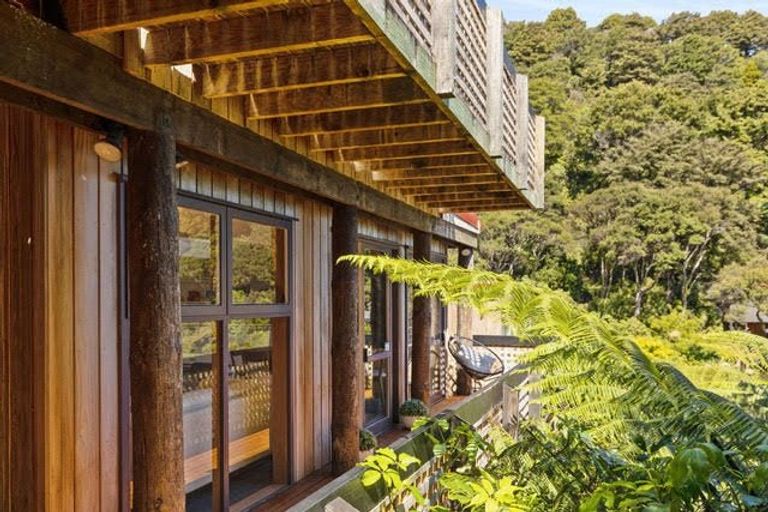 Photo of property in 3 Whiorau Grove, Lowry Bay, Lower Hutt, 5013