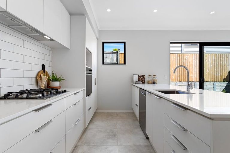 Photo of property in 35 Cambie Avenue, Red Beach, 0932