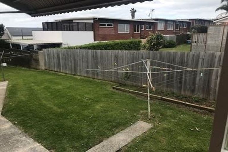 Photo of property in 2/18a Fenwick Avenue, Milford, Auckland, 0620