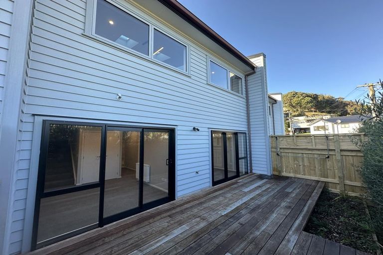 Photo of property in 2/7 Grays Road, Plimmerton, Porirua, 5026