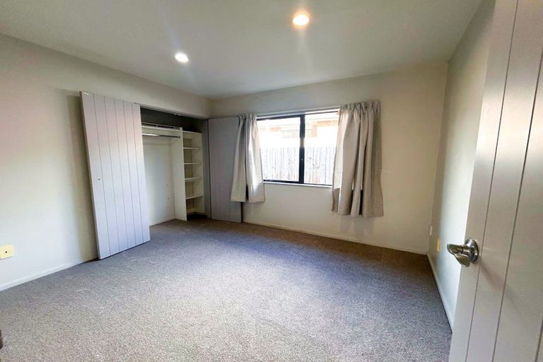 Photo of property in 5 Holsten Place, Massey, Auckland, 0614