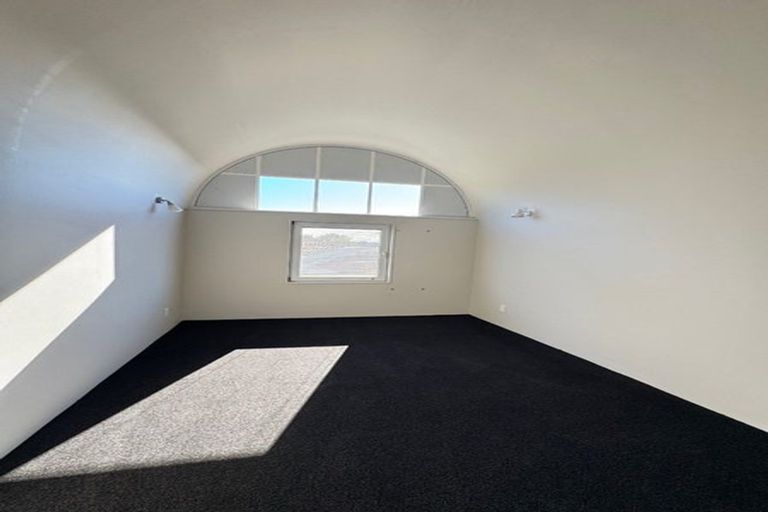Photo of property in 1/80 Knights Road, Rothesay Bay, Auckland, 0630