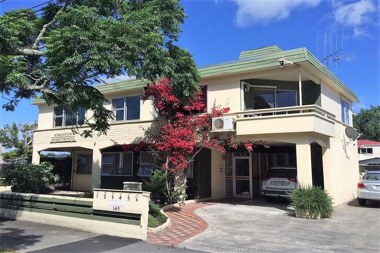 Photo of property in 1-6/145 Knighton Road, Hillcrest, Hamilton, 3216