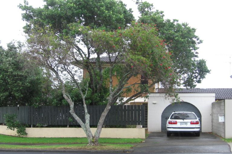 Photo of property in 3a Prince Regent Drive, Half Moon Bay, Auckland, 2012