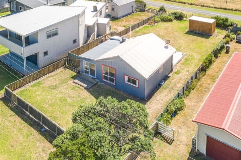 Photo of property in 16 Coleman Avenue, Waverley, 4591