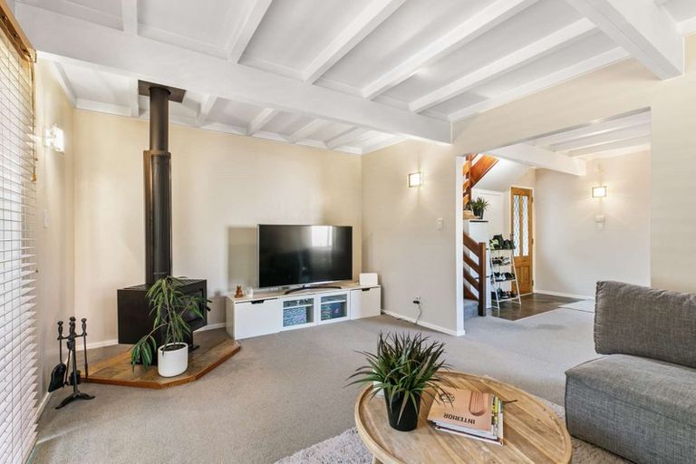 Photo of property in 3/44 Roberts Road, Glenfield, Auckland, 0629