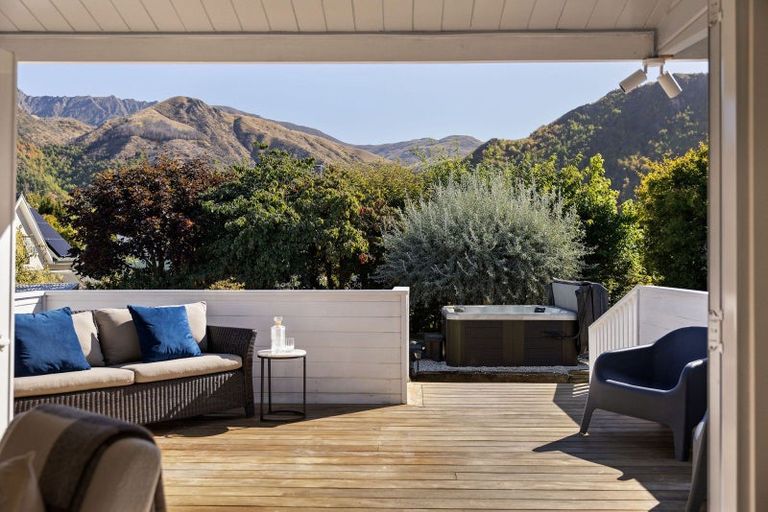 Photo of property in 13 Argyle Place, Arrowtown, 9302