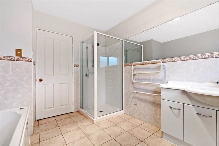 Photo of property in 2 Ferngrove Avenue, Ranui, Auckland, 0612