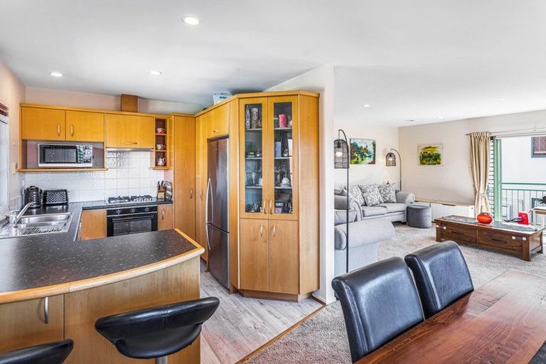 Photo of property in 30 Parkwood Crescent, Gulf Harbour, Whangaparaoa, 0930