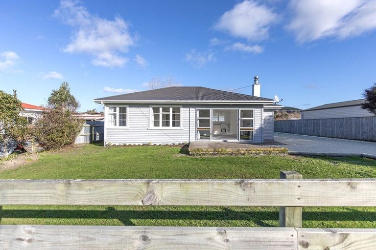 Photo of property in 20 Blake Street, Porangahau, 4293