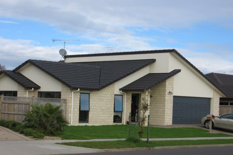 Photo of property in 11 Bronwylian Drive, Flat Bush, Auckland, 2016