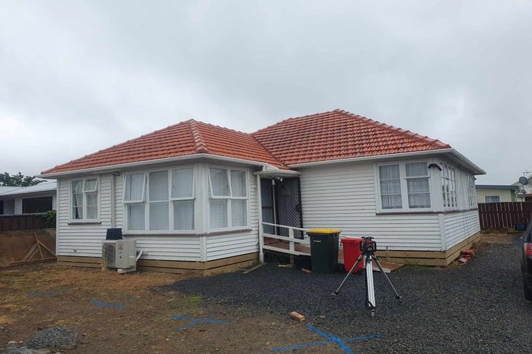 Photo of property in 17 Queenwood Road, Levin, 5510