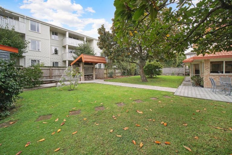 Photo of property in 27d Swanson Road, Henderson, Auckland, 0610