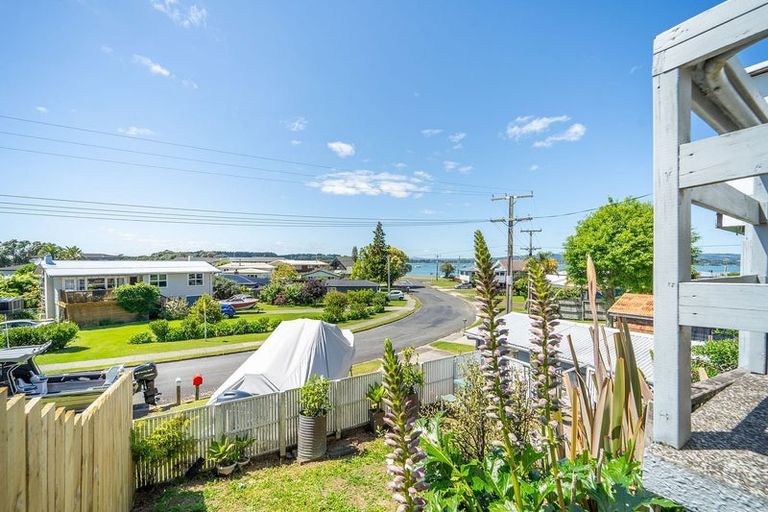 Photo of property in 13 Harbour View Road, Omokoroa, 3114