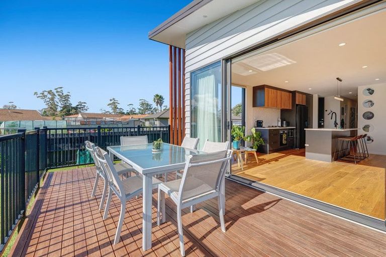 Photo of property in 30 Aitkenhead Court, Parakai, 0830