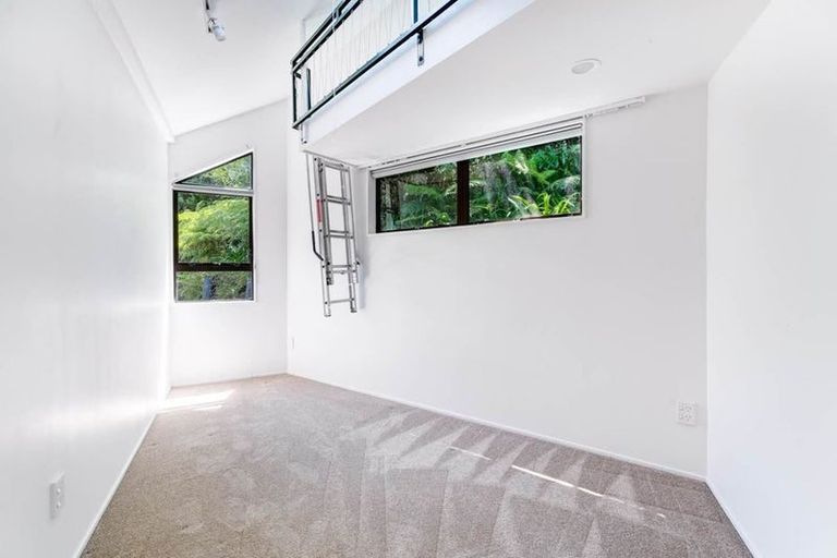 Photo of property in 8 Stitchbird Close, Murrays Bay, Auckland, 0630