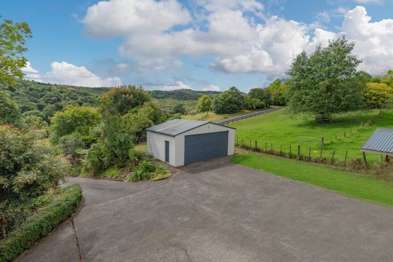 Photo of property in 248 Kauri View Road, Opaheke, Papakura, 2584