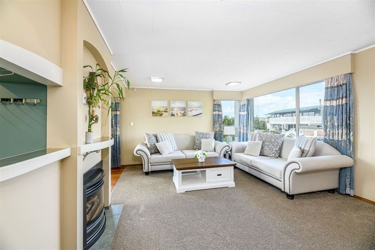 Photo of property in 35 Spence Road, Henderson, Auckland, 0612
