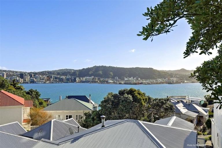 Photo of property in 22 Lindum Terrace, Roseneath, Wellington, 6011