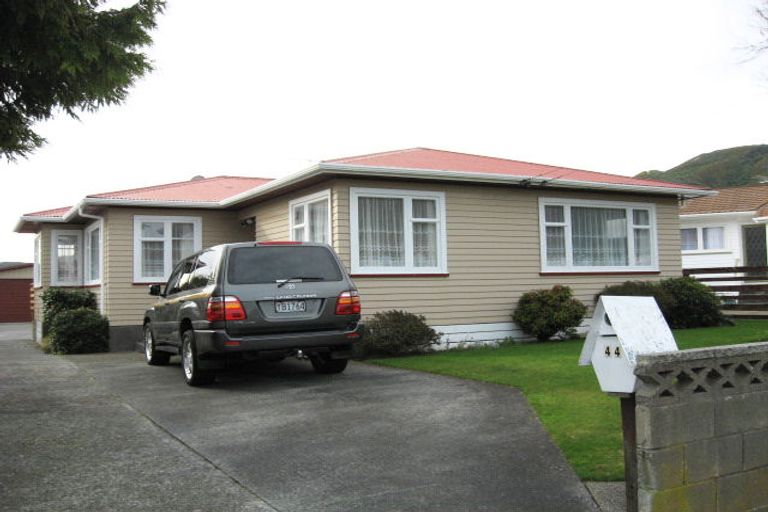 Photo of property in 44 Russell Road, Wainuiomata, Lower Hutt, 5014