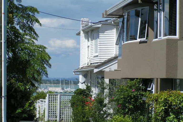 Photo of property in 2/43 Princes Street, Northcote Point, Auckland, 0627