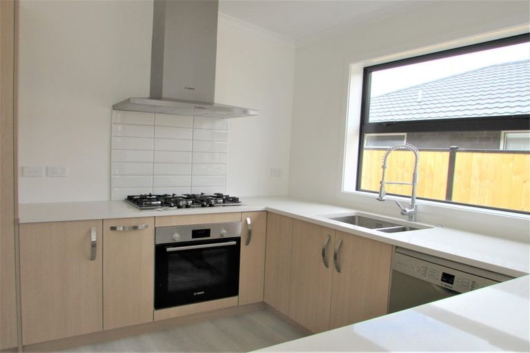 Photo of property in 8 Whitten Way, Wallaceville, Upper Hutt, 5018