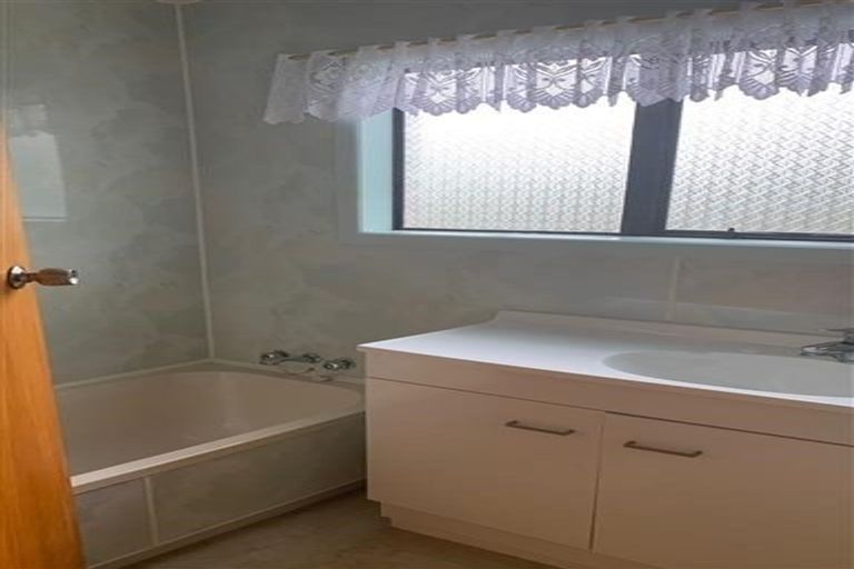 Photo of property in 53h Doralto Road, Frankleigh Park, New Plymouth, 4310