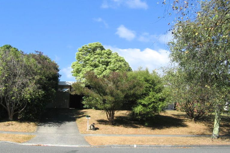 Photo of property in 16 Montana Road, Totara Park, Upper Hutt, 5018