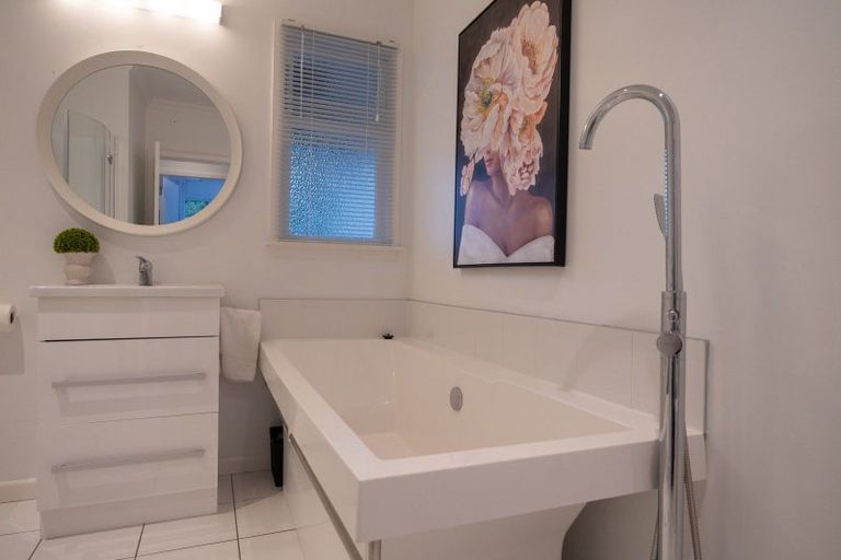 Photo of property in 12 Manuka Street, Hokowhitu, Palmerston North, 4410