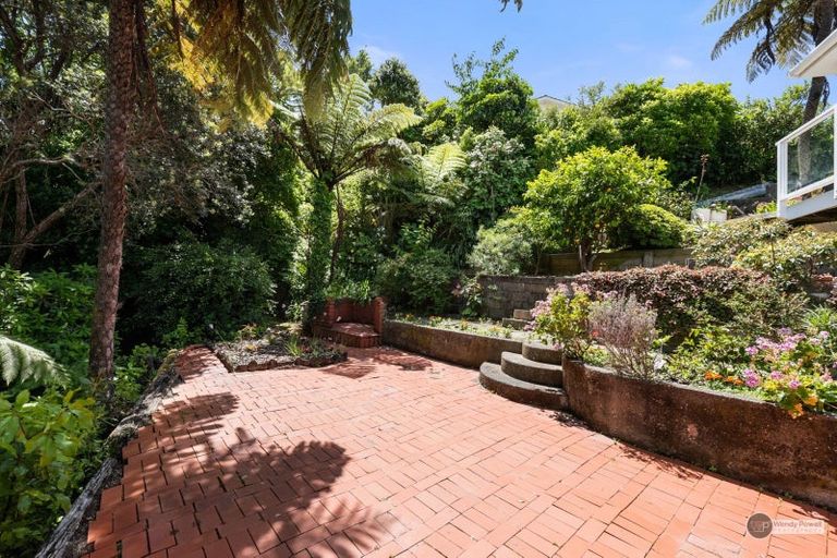 Photo of property in 18 Magnolia Grove, Maungaraki, Lower Hutt, 5010