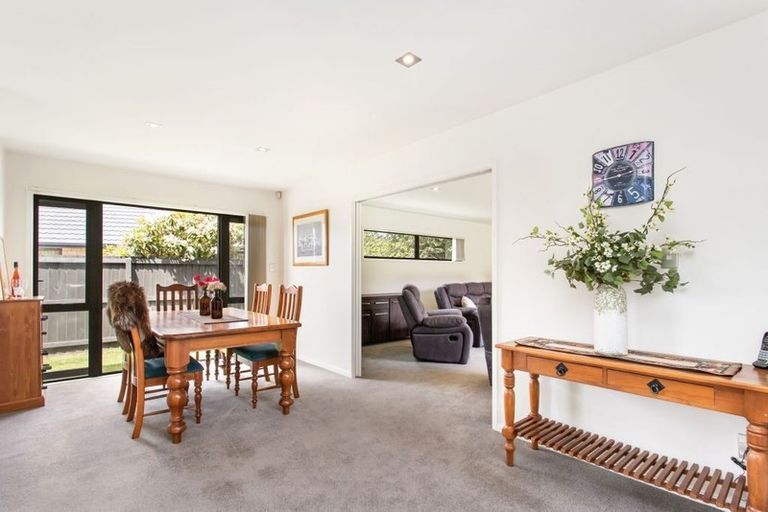 Photo of property in 10 Blarney Place, Casebrook, Christchurch, 8051