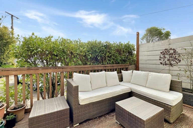 Photo of property in 1/40a Woodglen Road, Glen Eden, Auckland, 0602