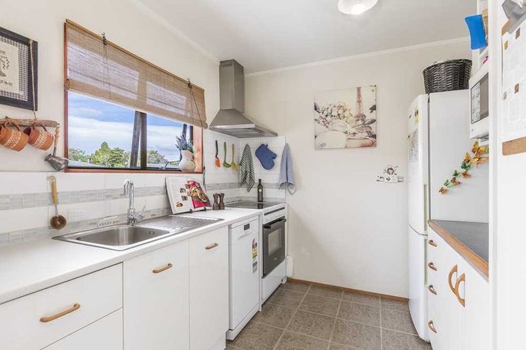 Photo of property in 2/233 Birkdale Road, Birkdale, Auckland, 0626
